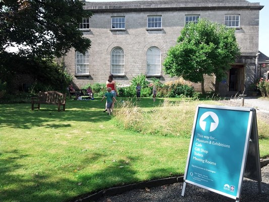 Quaker Tapestry Museum
